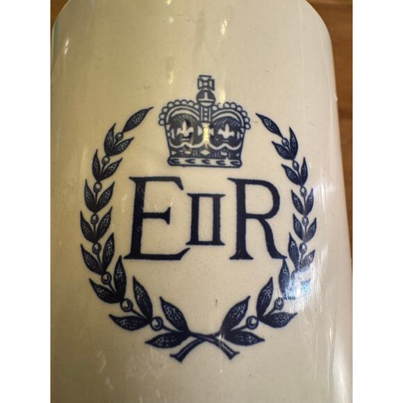 Queen Elizabeth II Silver Jubilee Coffee Tea Cup - Picture 3 of 6